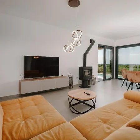 Luisa Βίλα Višnjan