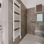 Luisa Villa *